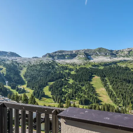 Pierre & La Foret Aparthotel 3*